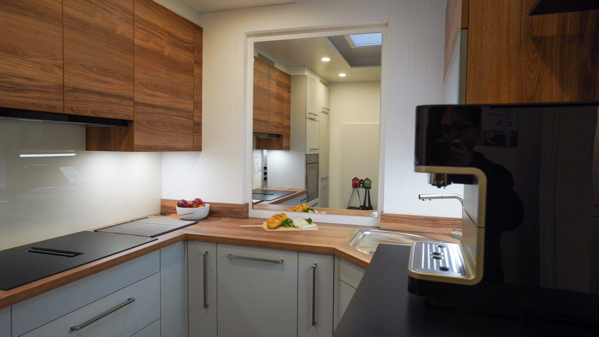 Hiller Küchenstudio Ausstellungsküche nah