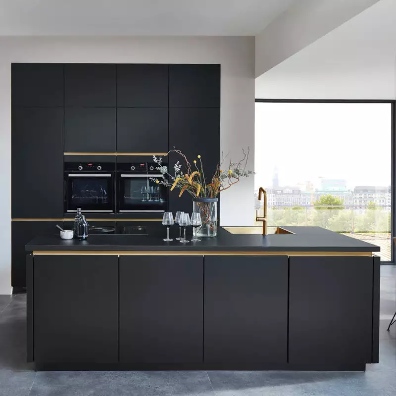 Linea Design Inselküche schwarz