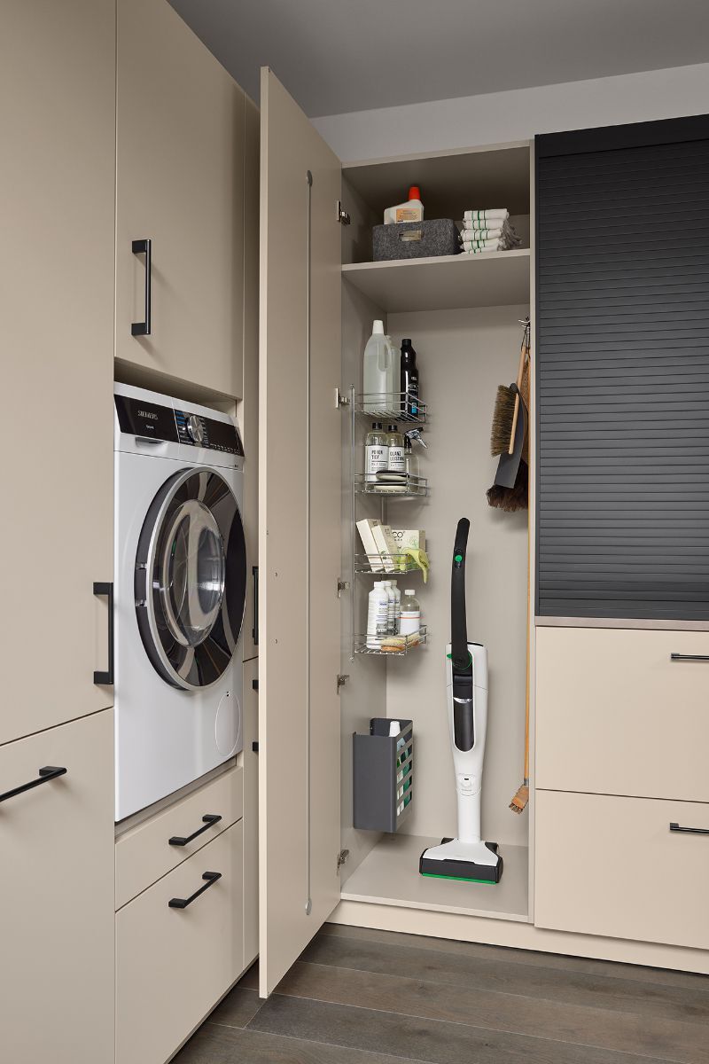 ballerina-hauswirtschaftsraum-beige-waschmaschine-putzschrank